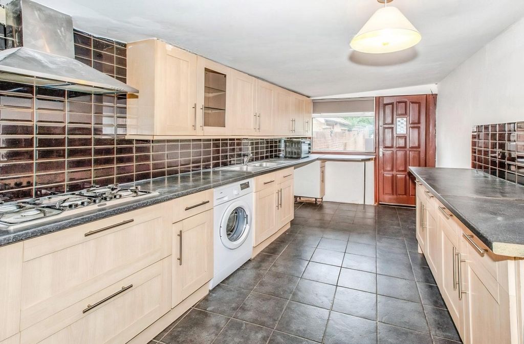 Property photo 1 of 7 Kitchen