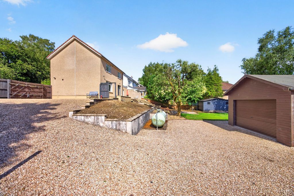 Property photo 2 of 21