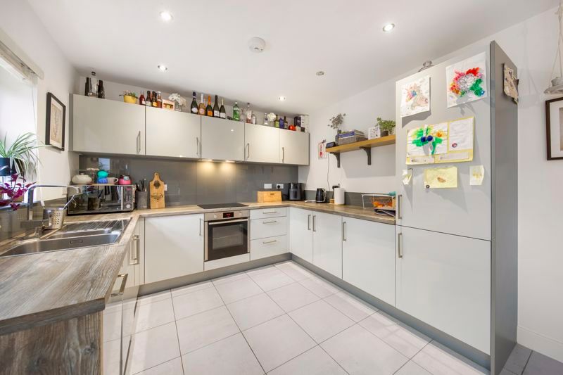 Property photo 2 of 28 Kitchen