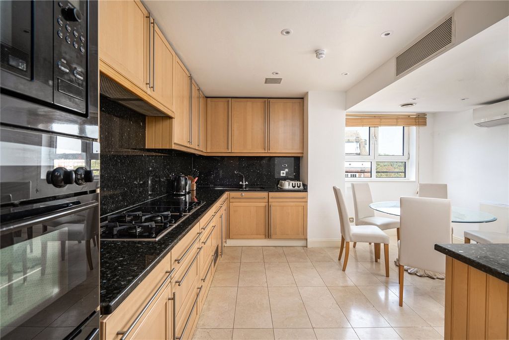 Property photo 2 of 24 Picture No. 15