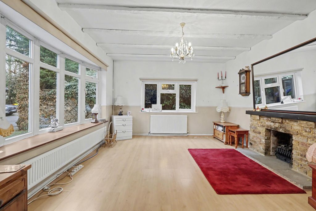 Property photo 3 of 25 Living Room