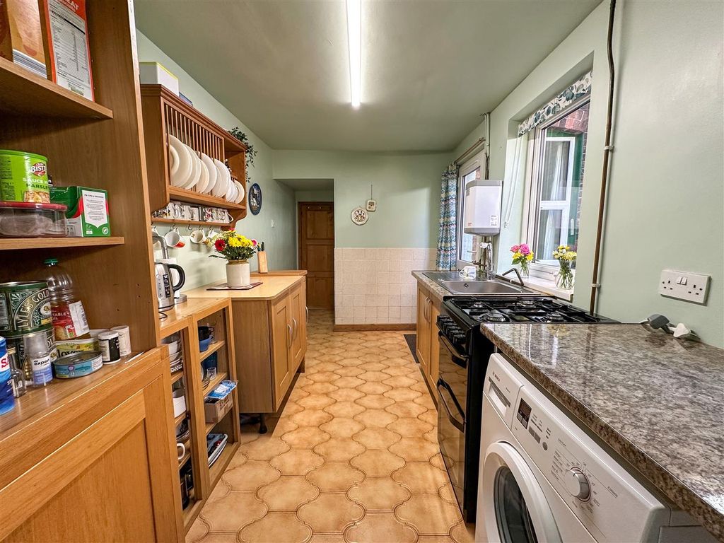 Property photo 2 of 20