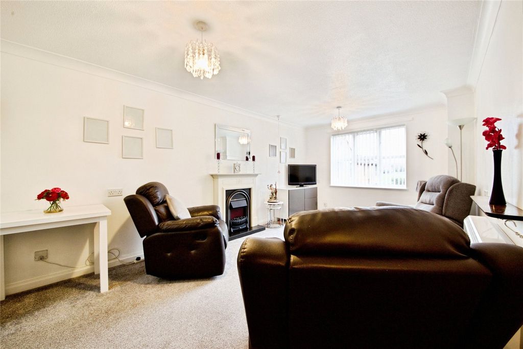 Property photo 2 of 12 Lounge