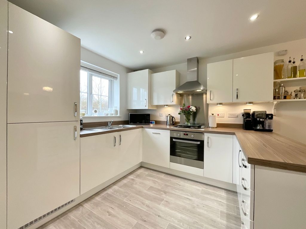 Property photo 2 of 21