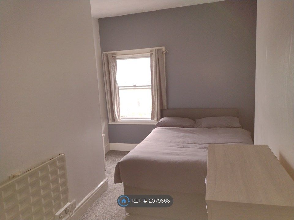 Property photo 2 of 5 Bedroom