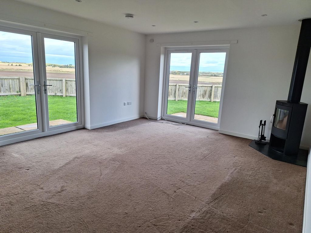 Property photo 2 of 7 Lounge