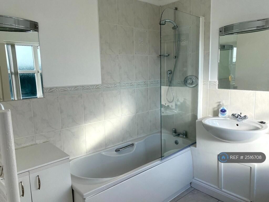 Property photo 3 of 6 Bathroom