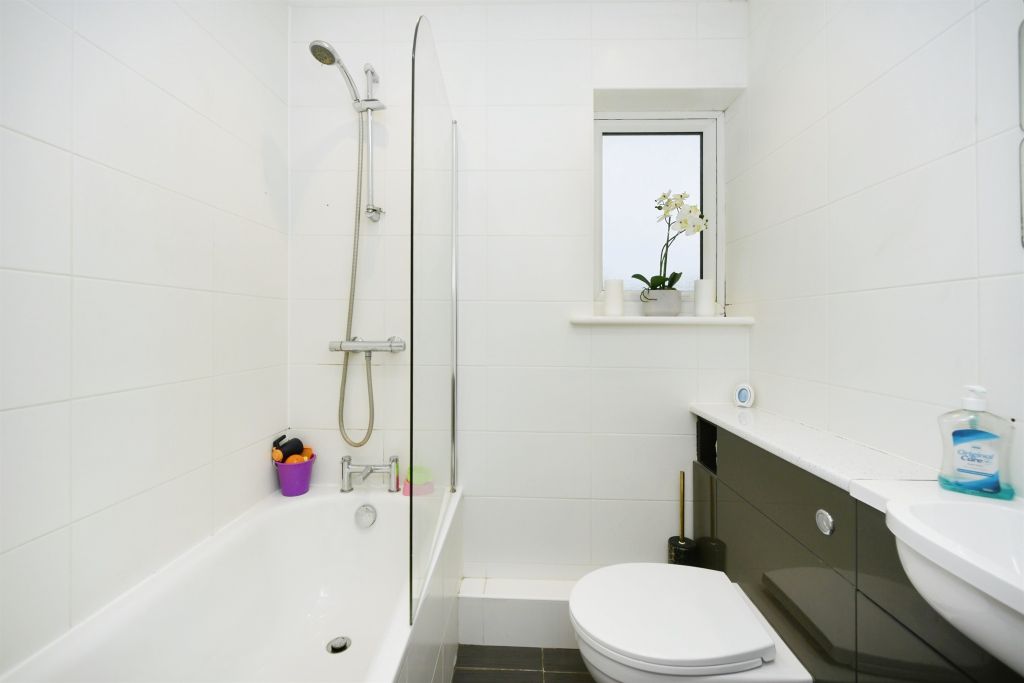 Additional image 7 of 2 bed flat for saleDorothy Avenue, Peacehaven BN10