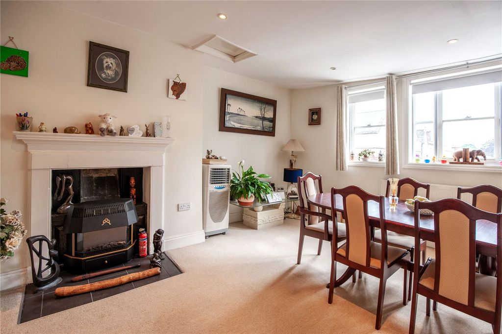 Property photo 2 of 18 Picture No. 14