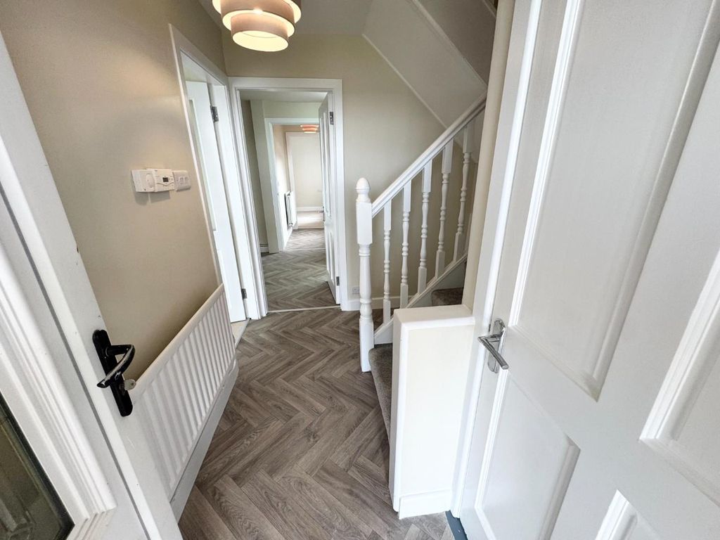 Property photo 3 of 16 Hallway