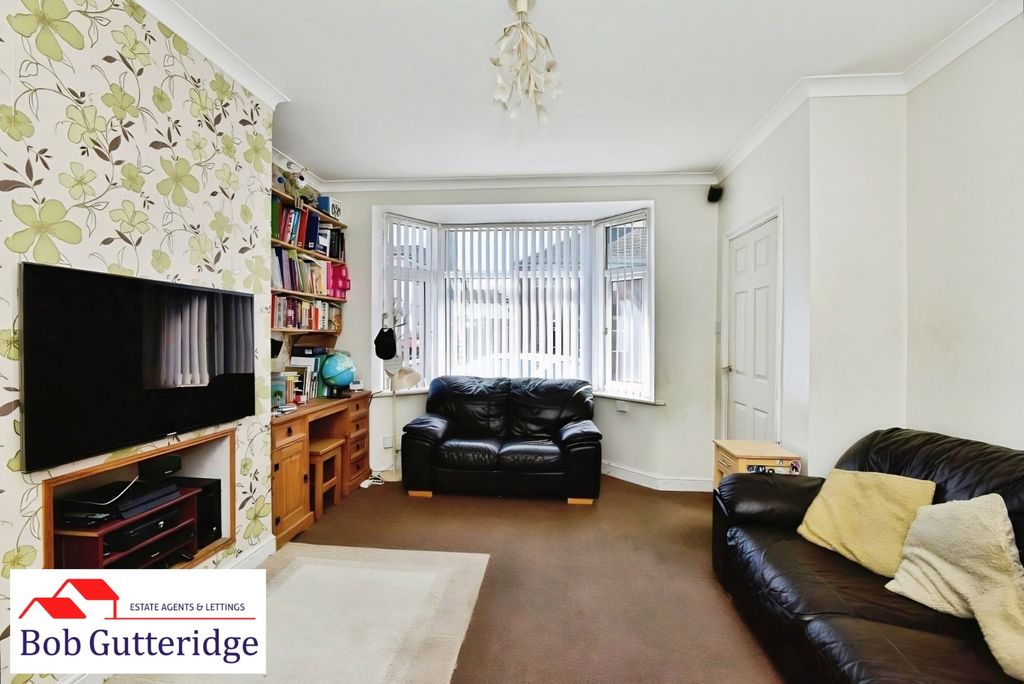 Property photo 3 of 19 Bay Fronted Lounge