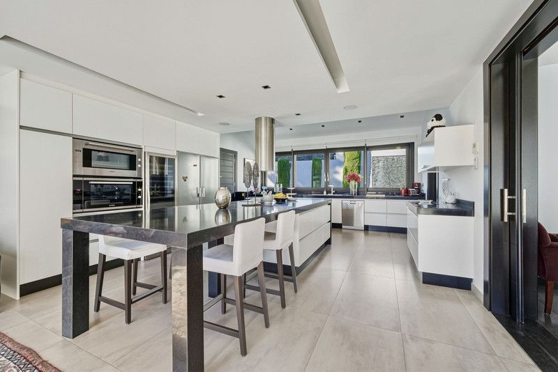 Property photo 3 of 32