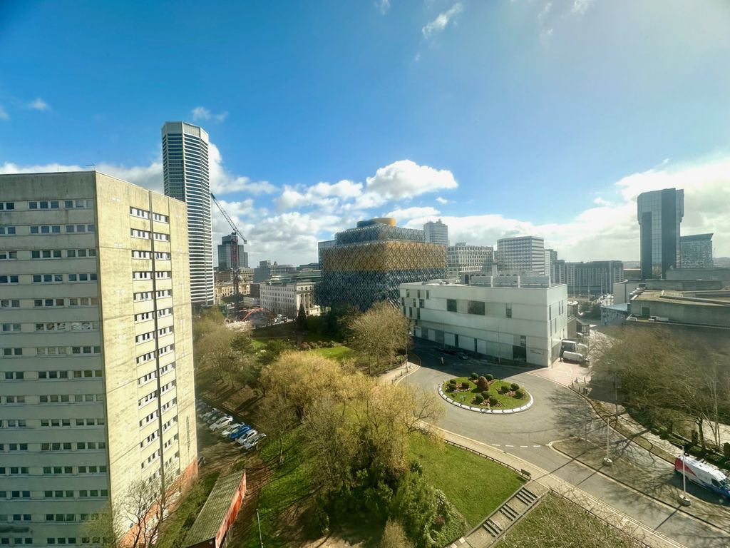 Property photo 1 of 9 Revovated And Furnished Two Bed Apartment With City Views