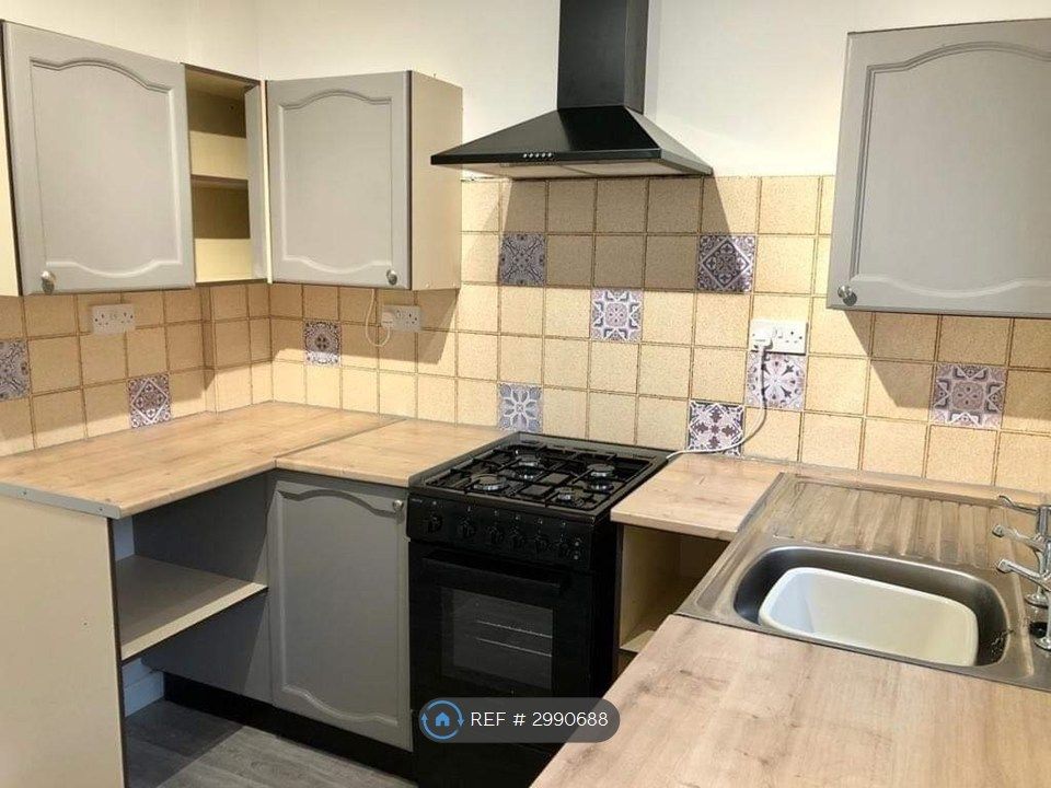 Property photo 2 of 11 Kitchen 1