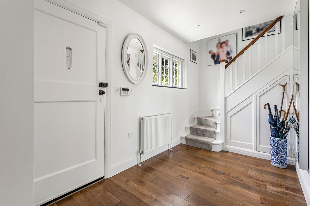 Property photo 2 of 19 1060365