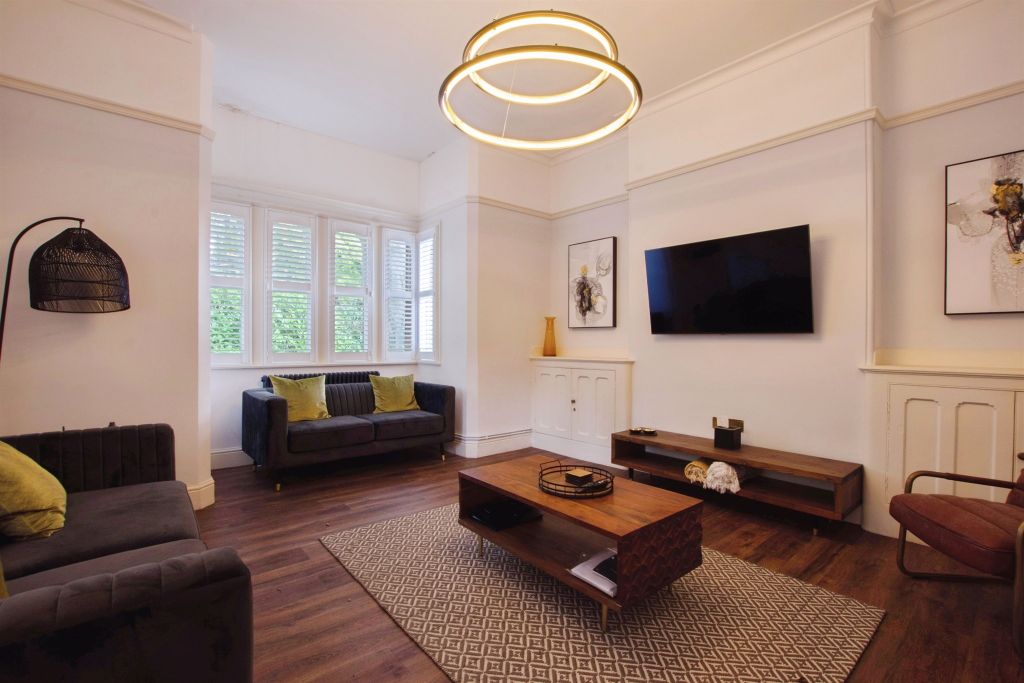 Property photo 2 of 17