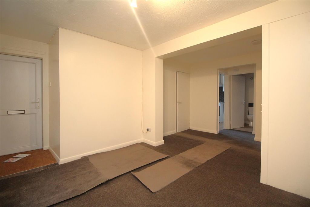 Property photo 3 of 5 Living 2.Jpg