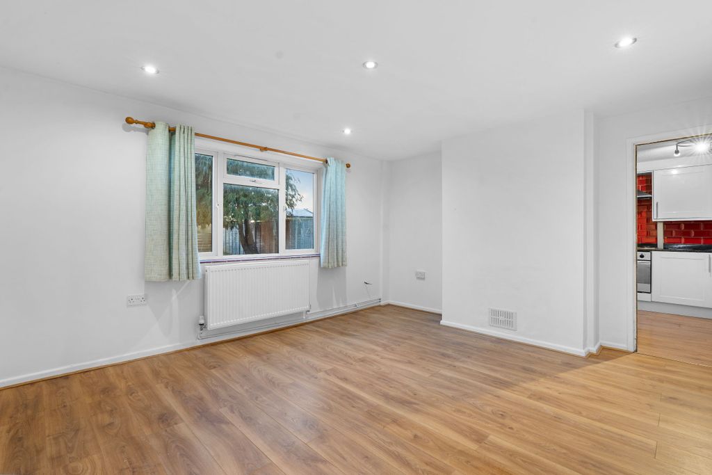 Property photo 2 of 23