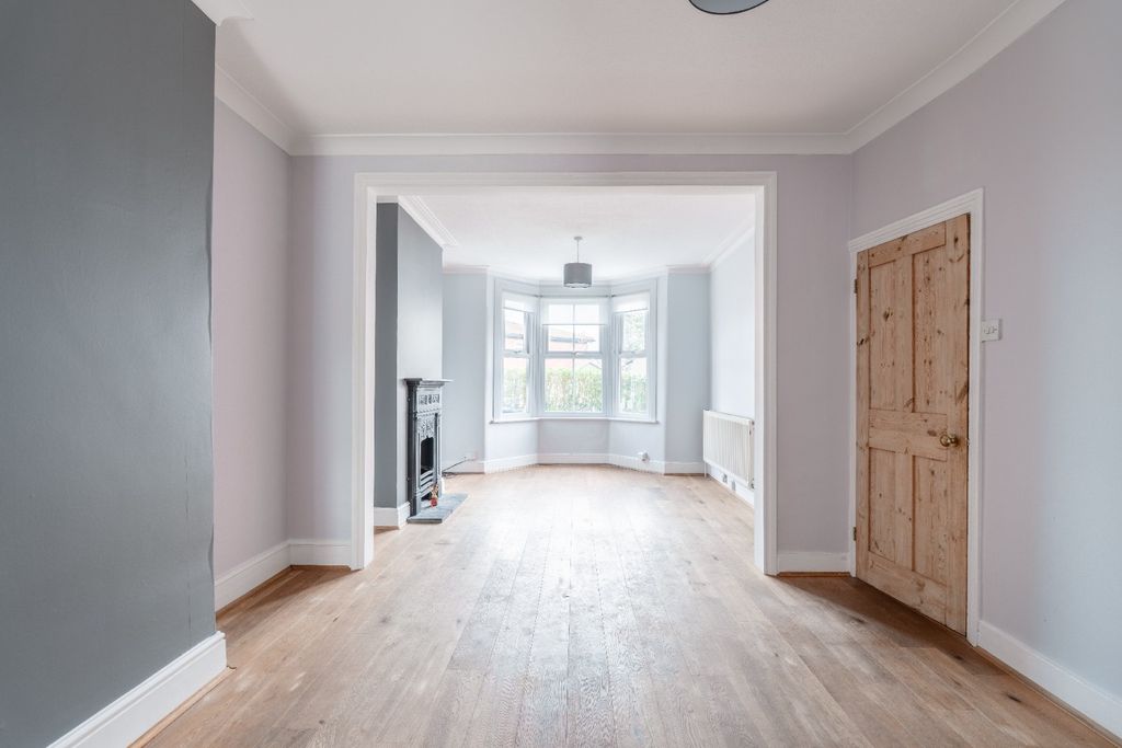 Property photo 3 of 13 4646682