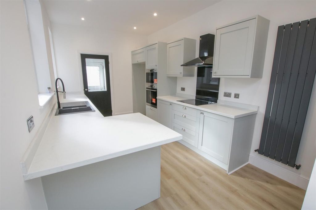 Property photo 2 of 25 Open Plan Kitchen &amp; Dining Room