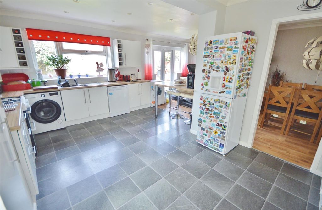 Property photo 3 of 21 Kitchen