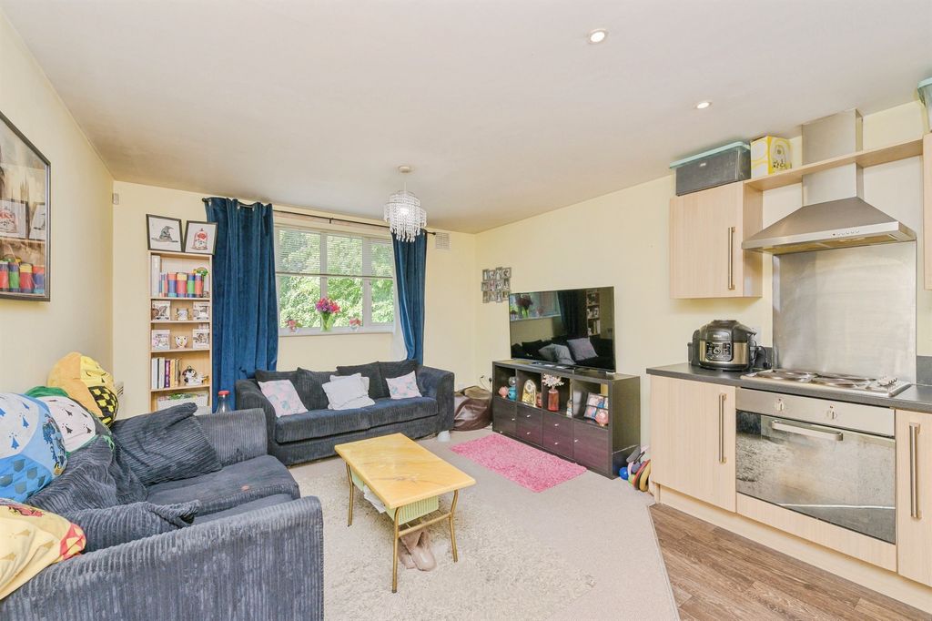 Property photo 2 of 18