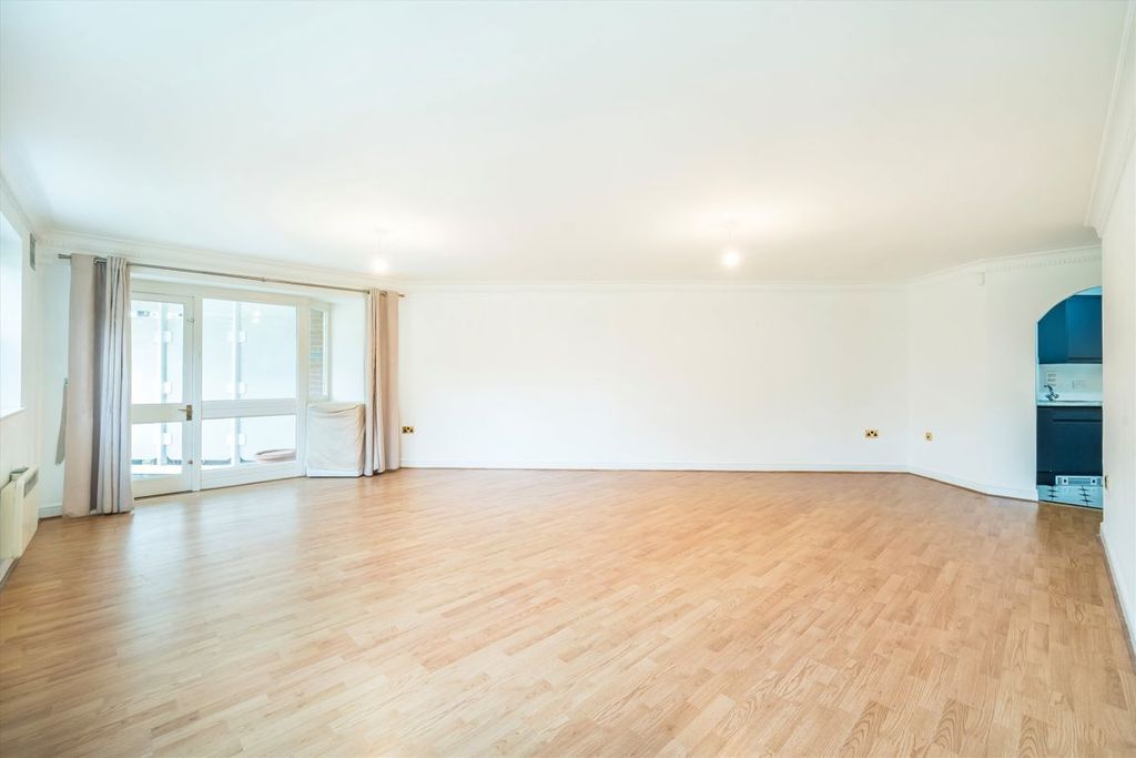 Property photo 2 of 8