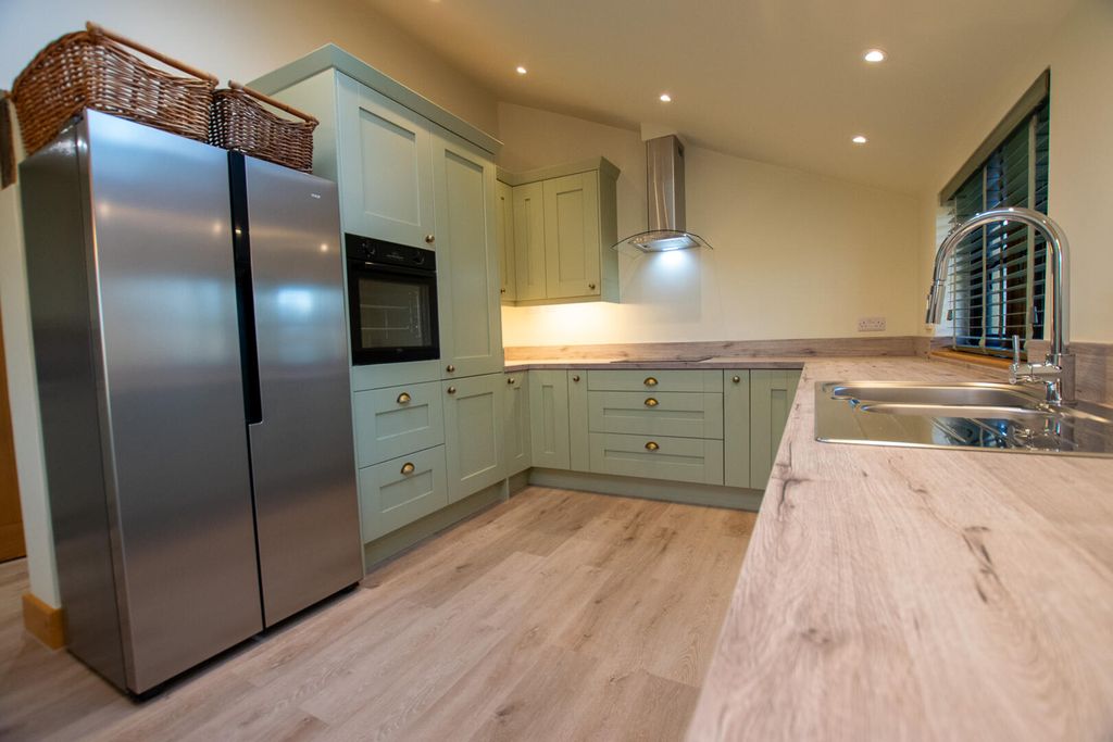 Property photo 3 of 23 Kitchen