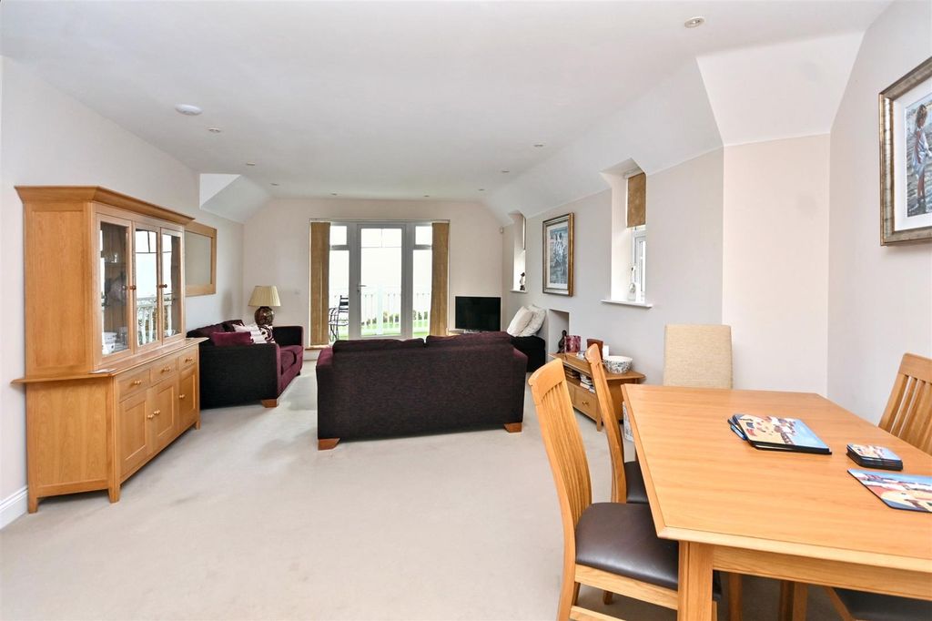 Additional image 12 of 2 bed flat for saleDarley Road, Eastbourne BN20