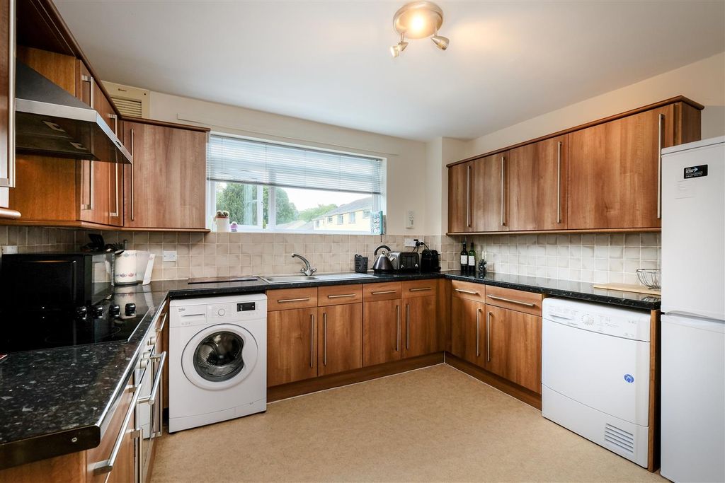 Property photo 3 of 13 Kitchen