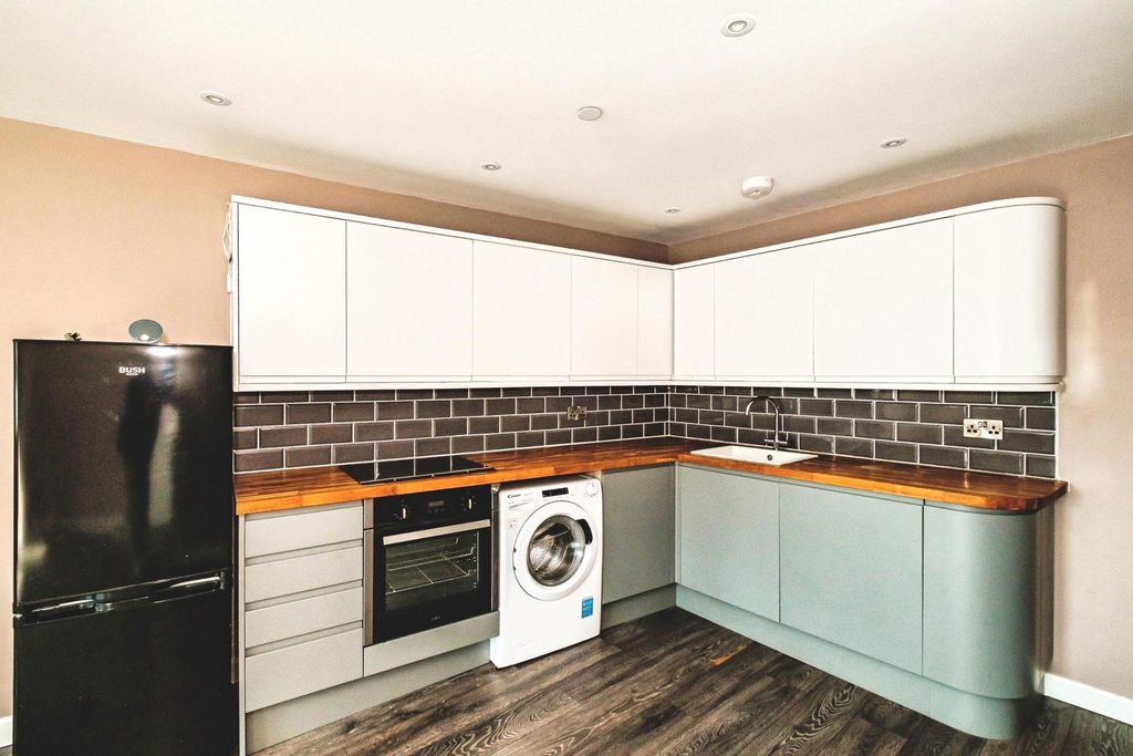 Property photo 1 of 18 Pbox-Img.Jpg