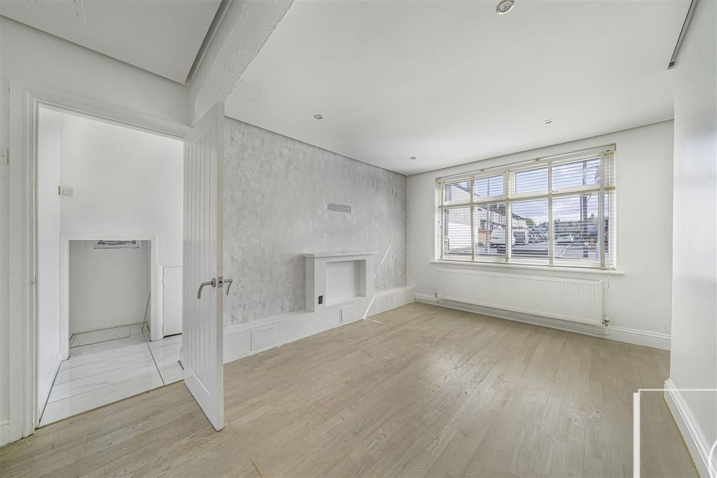 Property photo 3 of 33 Reception Room