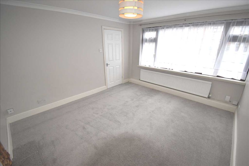Property photo 2 of 12 Lounge