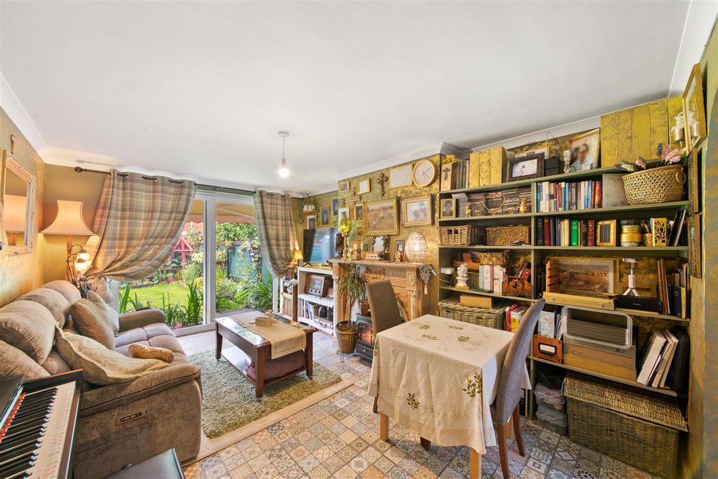 Property photo 3 of 12