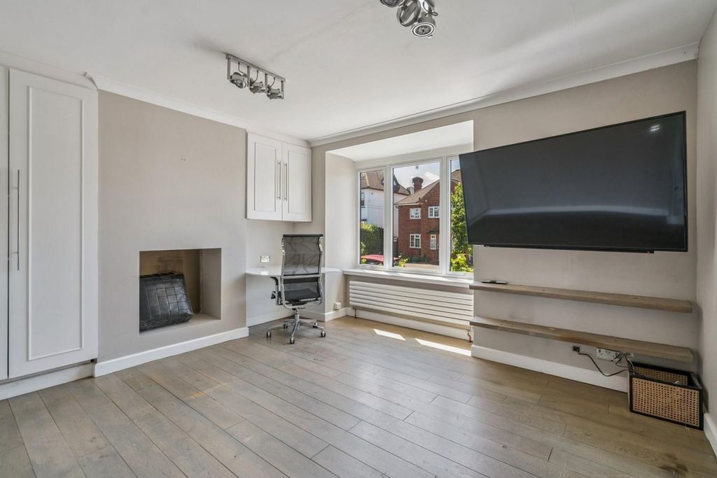 Property photo 2 of 19