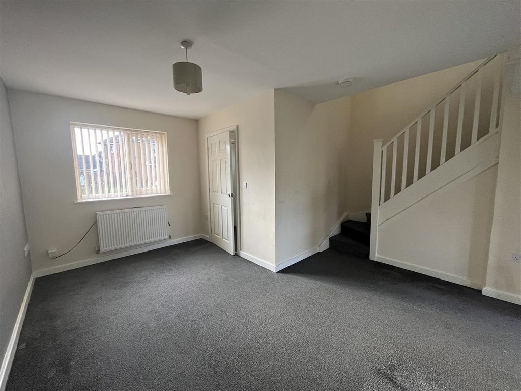 Property photo 3 of 16 Lounge