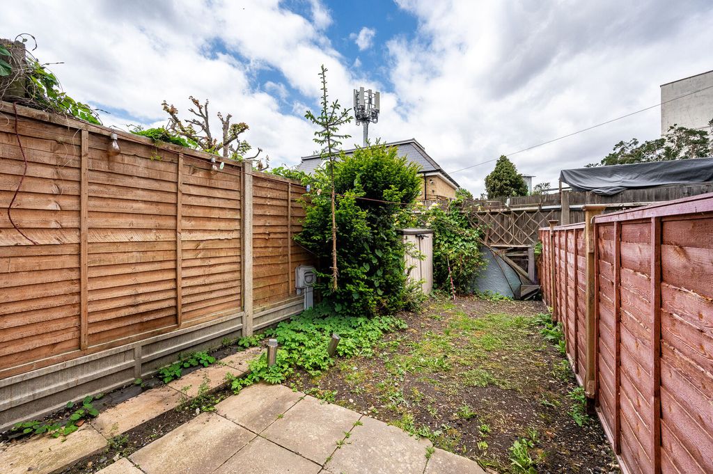 Property photo 2 of 7
