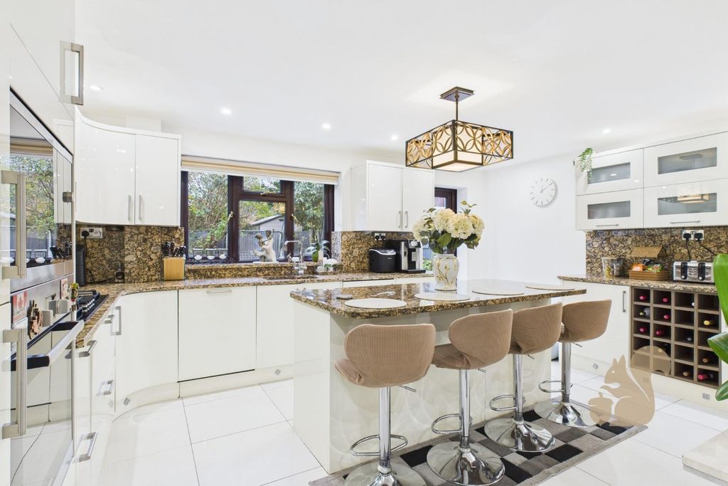 Property photo 3 of 26 Kitchen