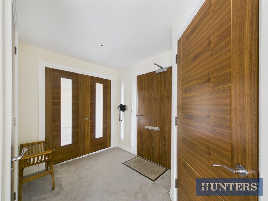 Property photo 2 of 17 Entrance Hallway