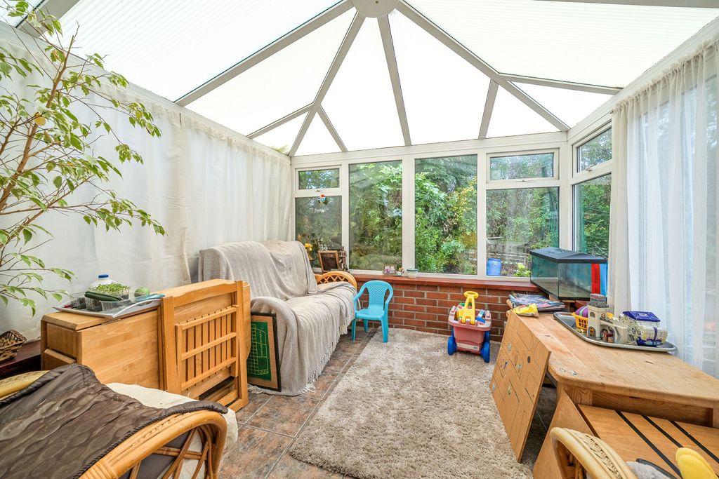 Property photo 3 of 20 Conservatory