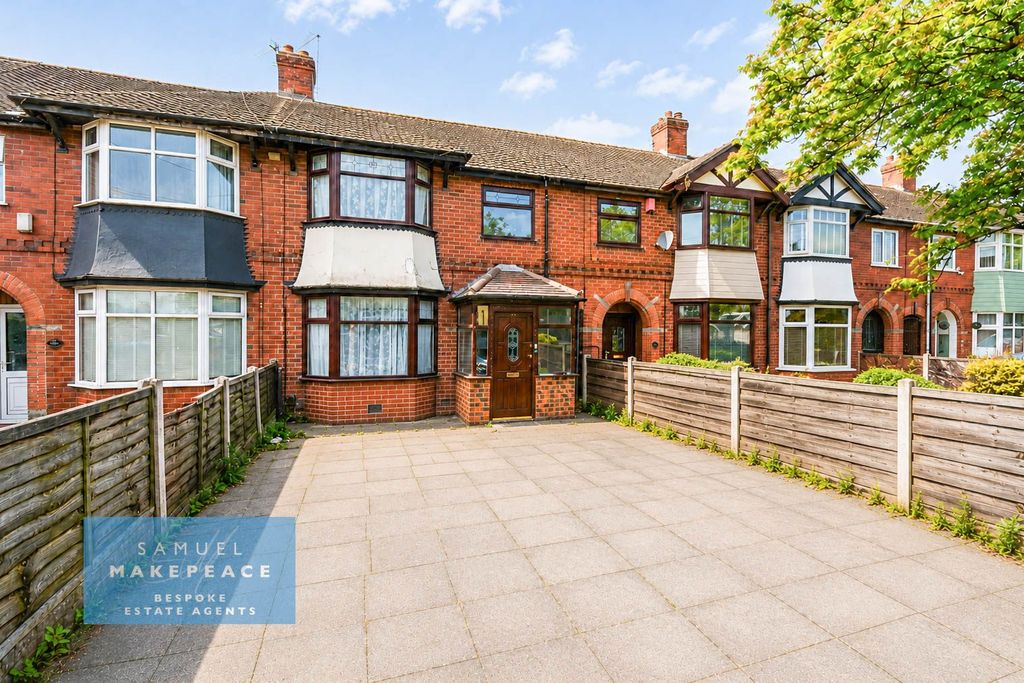 Property photo 1 of 13 Three Bedroom Mature Town House With Off Road Parking