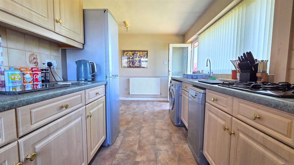 Property photo 3 of 12 Kitchen