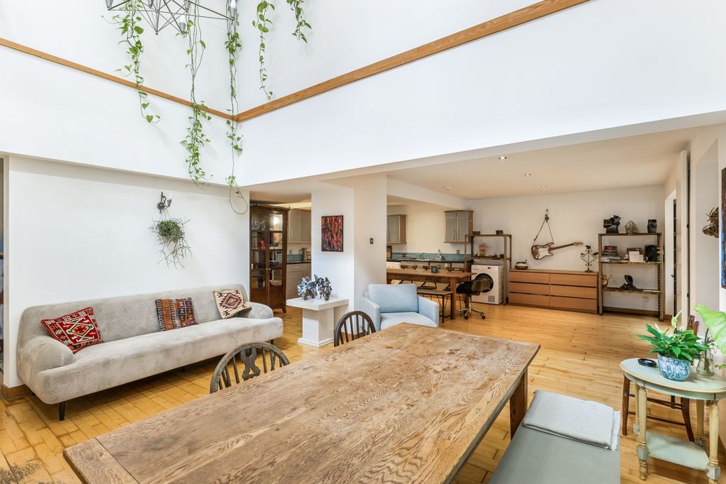 Property photo 1 of 21 New Wharf Road