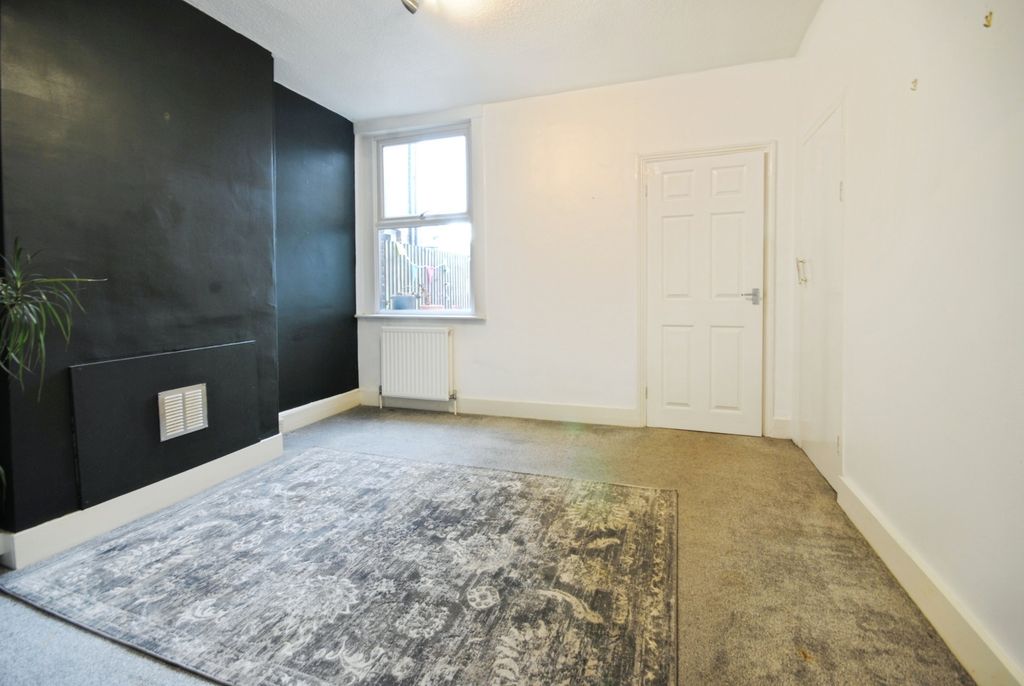 Property photo 3 of 9 Pbox-Img.Jpg