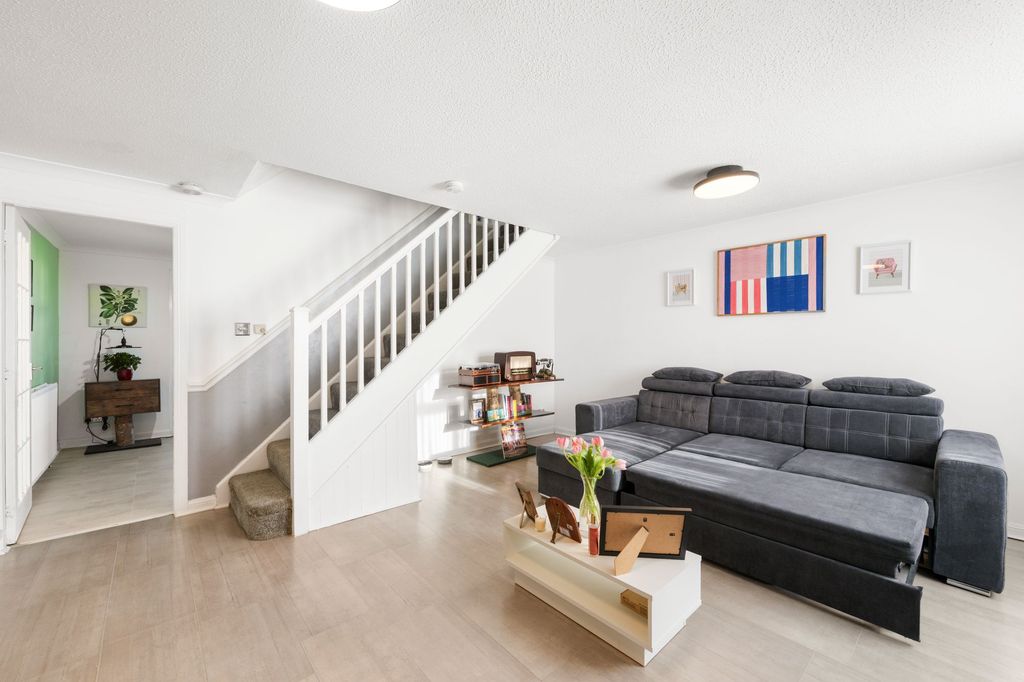 Property photo 2 of 24