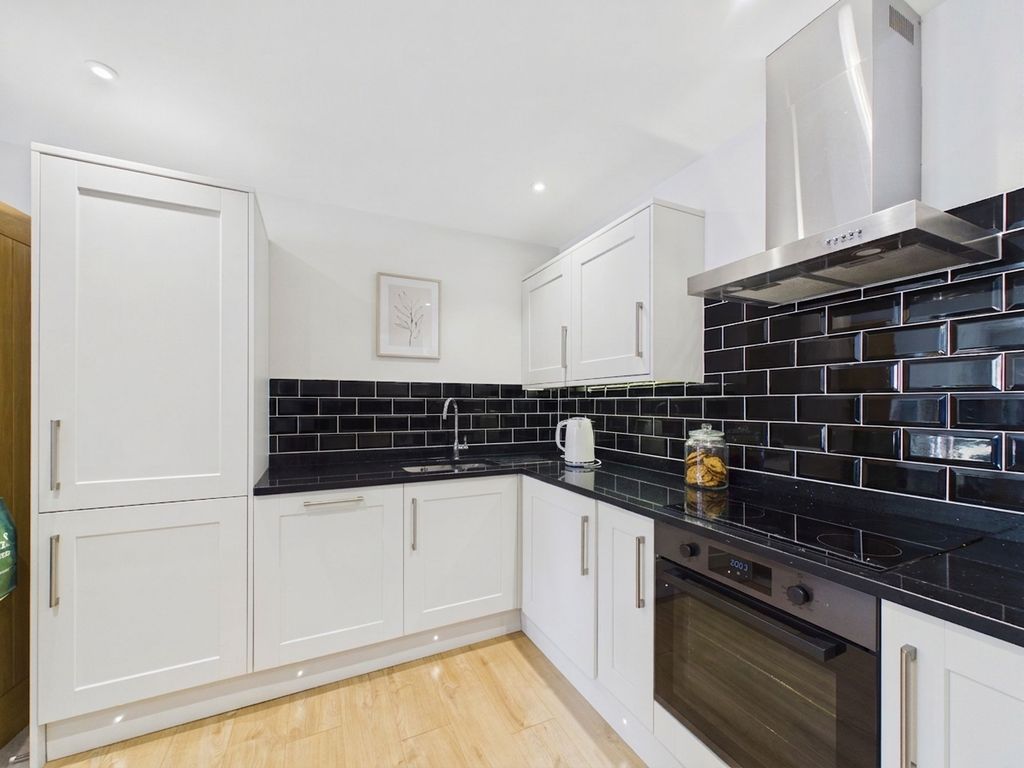Property photo 2 of 8 Kitchen