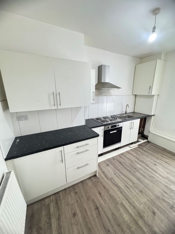 Property photo 3 of 7 Kitchen