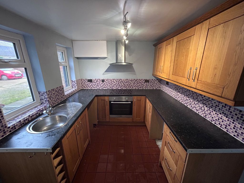 Property photo 3 of 7 Kitchen