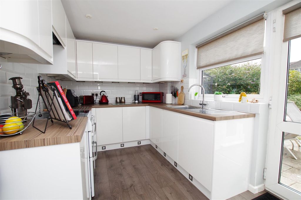 Property photo 3 of 13 Kitchen