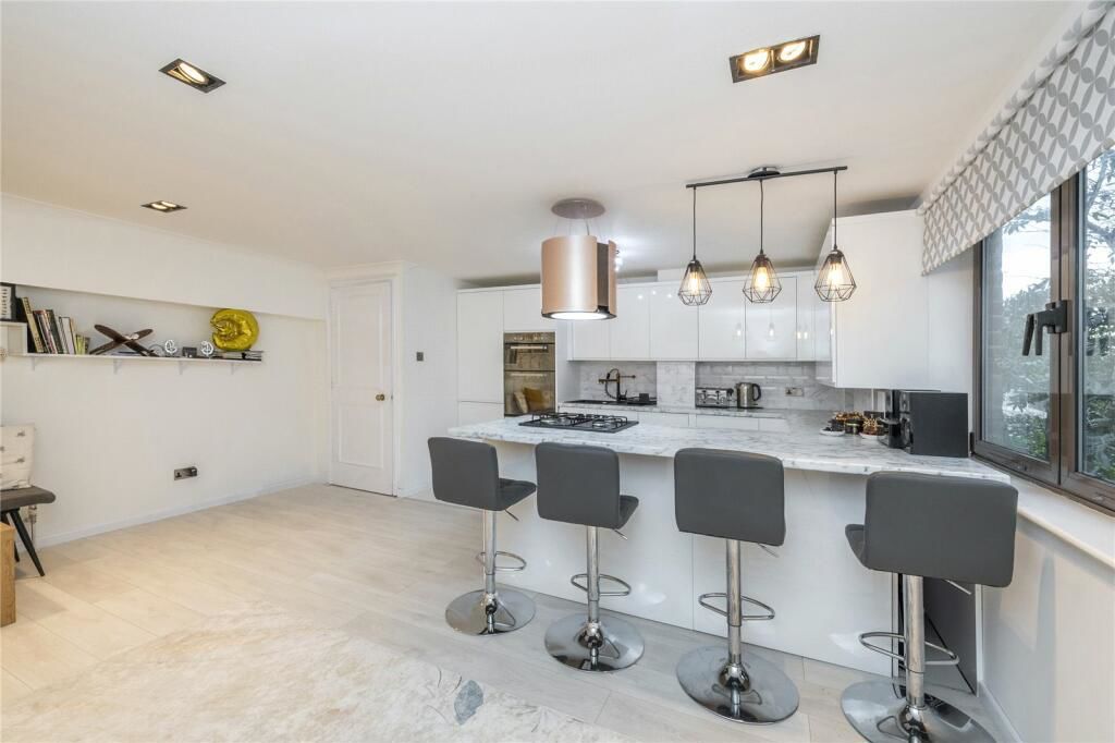 Property photo 3 of 11 Photo 2